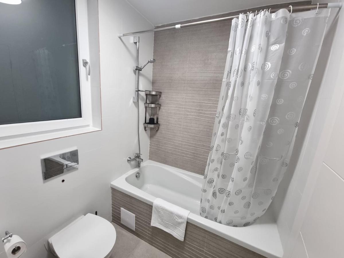 Grand Look & Best Location For Business On 부쿠레슈티 외부 사진