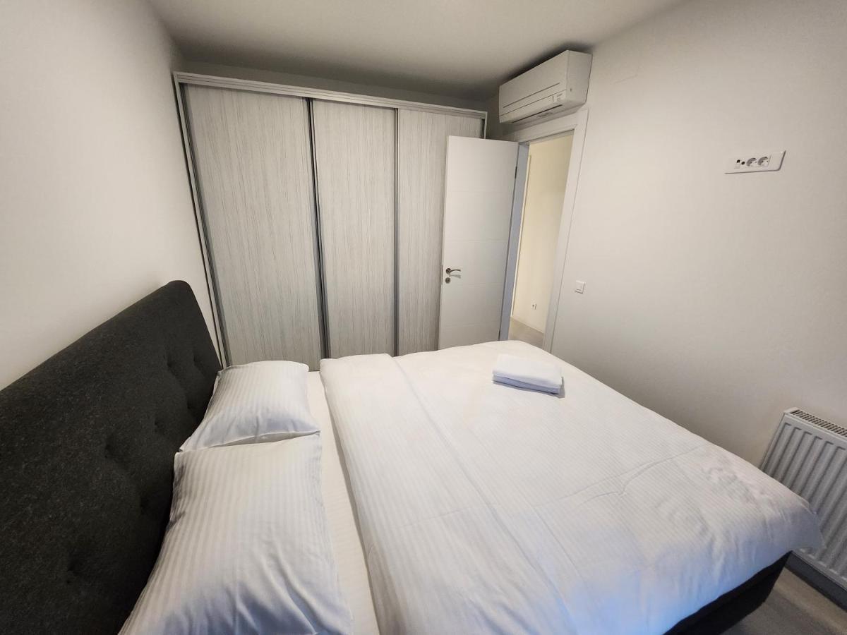 Grand Look & Best Location For Business On 부쿠레슈티 외부 사진