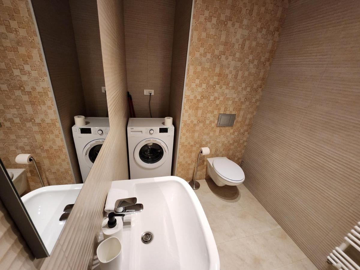 Grand Look & Best Location For Business On 부쿠레슈티 외부 사진