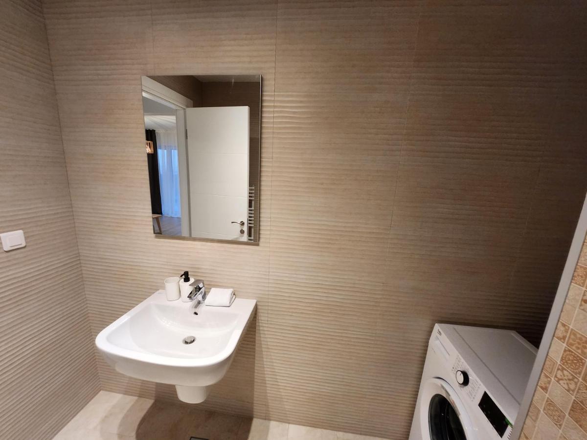 Grand Look & Best Location For Business On 부쿠레슈티 외부 사진
