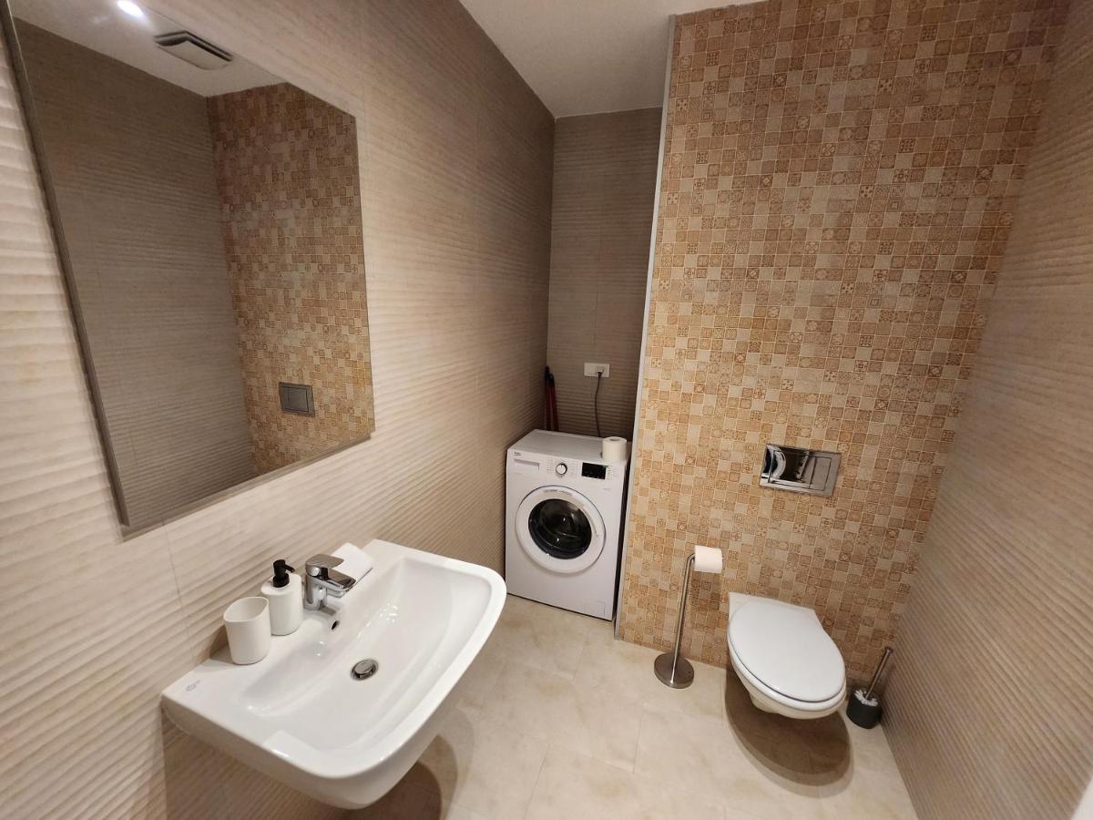 Grand Look & Best Location For Business On 부쿠레슈티 외부 사진