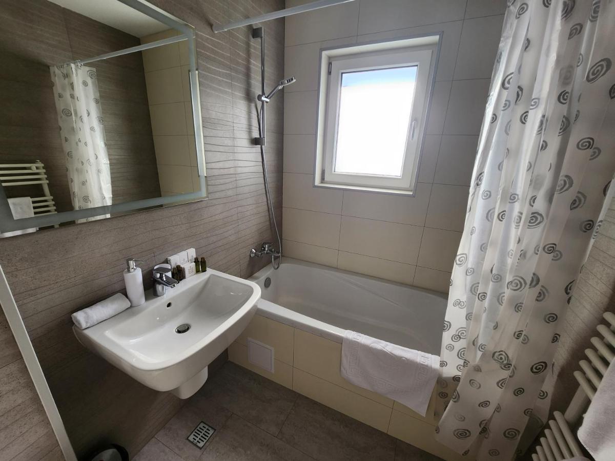 Grand Look & Best Location For Business On 부쿠레슈티 외부 사진
